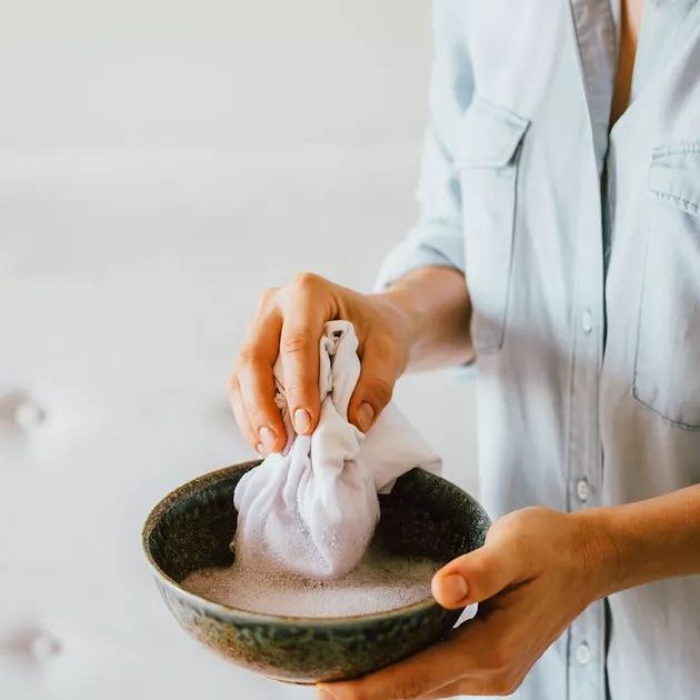 How-To-Clean-An-Upholstered-Headboard-1-edited BLOG